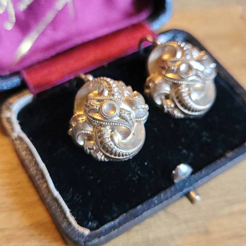 Biedermeier Ohrringe Gold Doublé Antik Cottage Landhaus Has Floral Viktorain Earrings Tropfen Pampel Barock Design Biedermeier Ohrringe Gold Doublé Antik Cottage Landhaus Has Floral Viktorain Earrings Tropfen Pampel Barock Design von fairytailjewelry