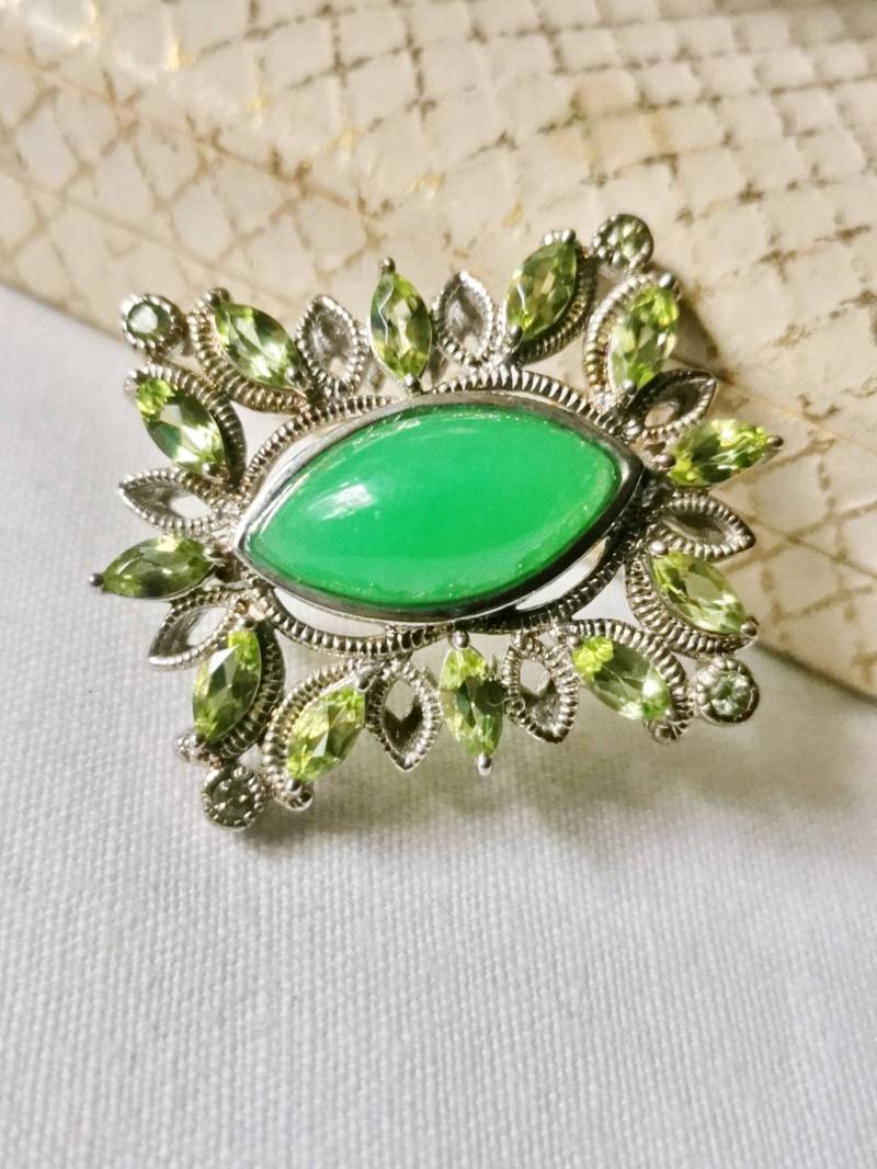 Chrysopras & Peridot Brosche 925 Silber Brooch Edelstein Gemstone Grün Töne Witch Boho Jugendstil Art Nouveau Chrysopras & Peridot Brosche 925 Silber Brooch Edelstein Gemstone Grün Töne Witch Boho Jugendstil Art Nouveau von fairytailjewelry