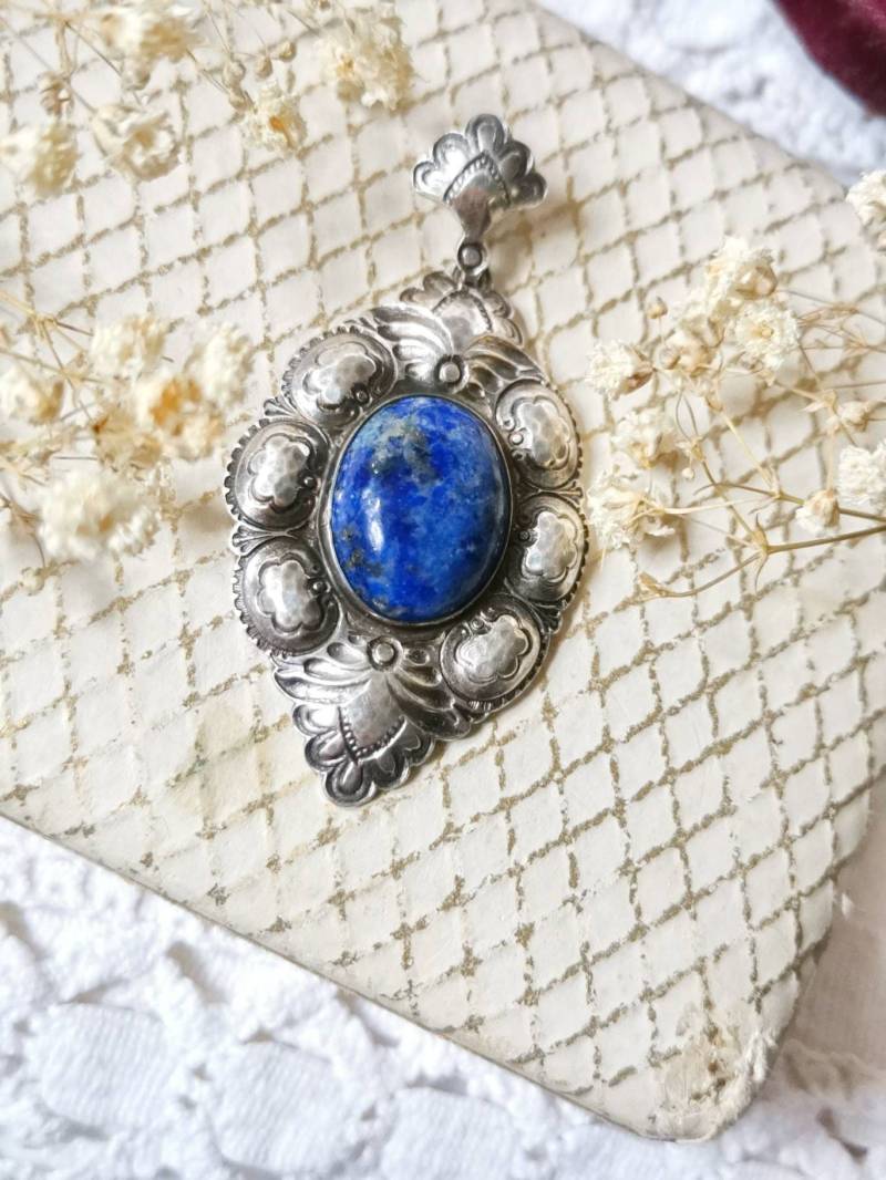 Jugendstil 800 Silber Ketten Anhänger Rtn Signiert Sodailith Japonisierend Asiatisch Silver Gemstone Pendent Jugendstil 800 Silber Ketten Anhänger Rtn Signiert Sodailith Japonisierend Asiatisch Silver Gemstone Pendent von fairytailjewelry