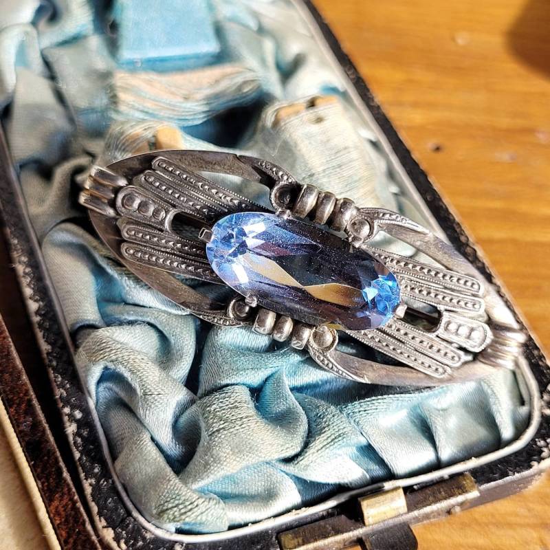 Jugendstil 830 Silber Aquamarin Brosche Spinell Blau Edelstein Nadel Brooch Silver Schmuck Sammler Design Brocante Cottage Landhaus Art Deco Jugendstil 830 Silber Aquamarin Brosche Spinell Blau Edelstein Nadel Brooch Silver Schmuck Sammler Design Brocante Cottage Landhaus Art Deco von fairytailjewelry
