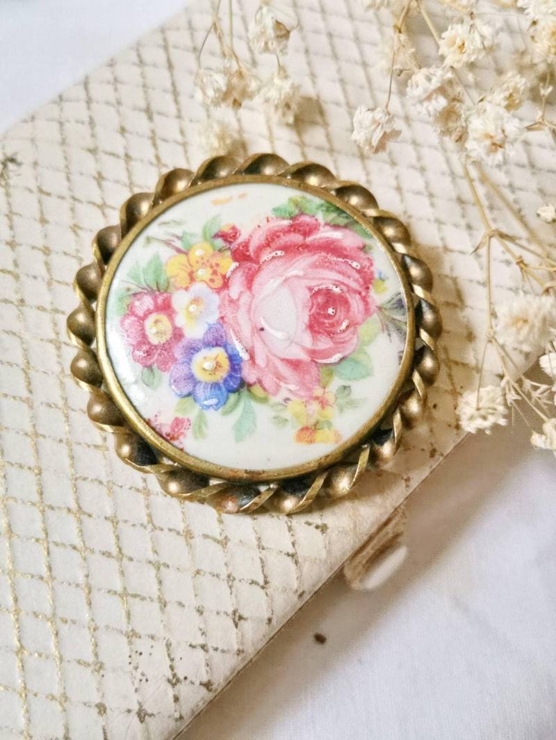 Limoge France Brosche Porzellan & Messing 1920 True Vintage Art Nouveau Design Blüten Bucket Signiert Schmuck Nadel Rosen Limoge France Brosche Porzellan & Messing 1920 True Vintage Art Nouveau Design Blüten Bucket Signiert Schmuck Nadel Rosen von fairytailjewelry
