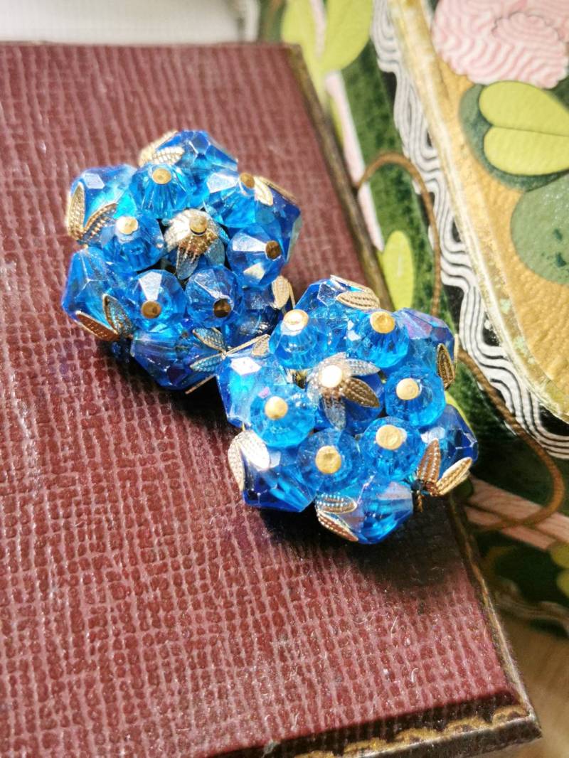 Mid Century Ohrclips Blauer Kunststoff 50Er Jahre Earclips Earring Blue Mid Century Ohrclips Blauer Kunststoff 50Er Jahre Earclips Earring Blue von fairytailjewelry