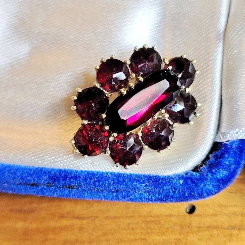 Midcentury Normgold 6K Granat Brosche 1950Er Jahre Edelstein Nadel Brooch Cottage Landhaus Tracht Geschenk Rot Edel & Garned Midcentury Normgold 6K Granat Brosche 1950Er Jahre Edelstein Nadel Brooch Cottage Landhaus Tracht Geschenk Rot Edel & Garned von fairytailjewelry