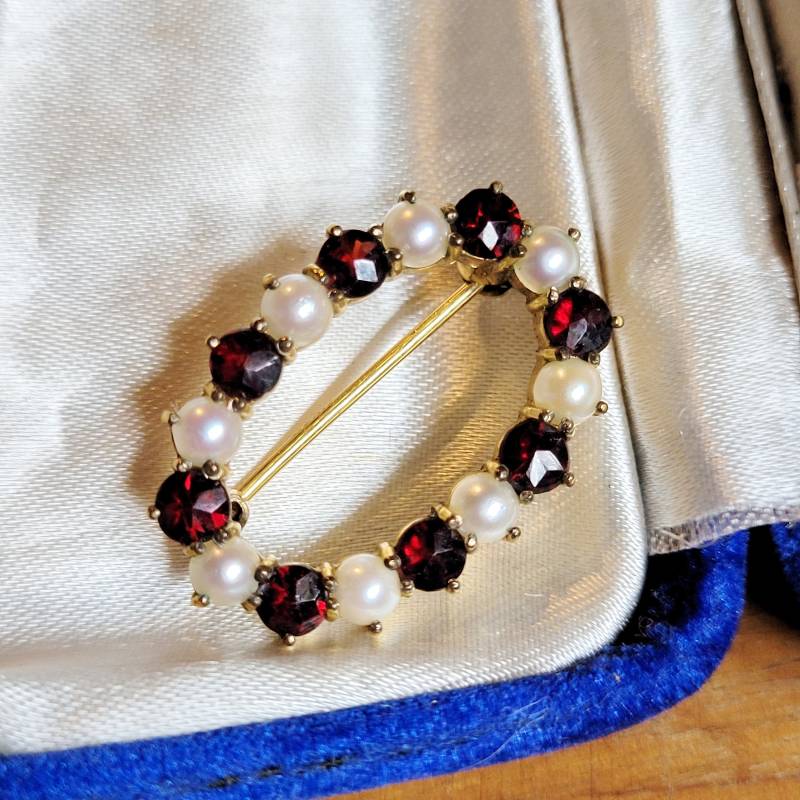 Midcentury Normgold 6K Granat & Perlen Brosche 1950Er Jahre Edelstein Nadel Brooch Cottage Landhaus Tracht Geschenk Edel Pearl & Garned Midcentury Normgold 6K Granat & Perlen Brosche 1950Er Jahre Edelstein Nadel Brooch Cottage Landhaus Tracht Geschenk Edel Pearl & Garned von fairytailjewelry