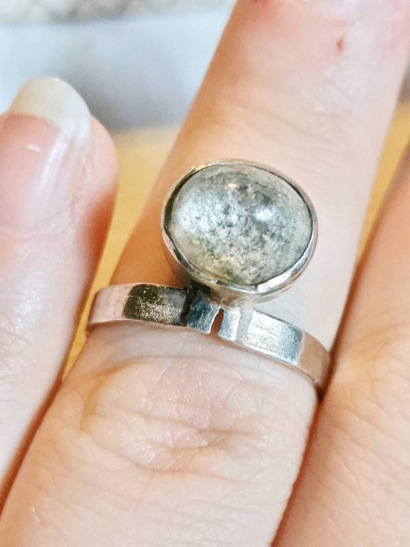 Midcentury Silber Phantomquarz Ring True Vintage 1970Er Jahre Design Brocante Gr. 19 Mm Edelstein Gemstone Silver Ring von fairytailjewelry