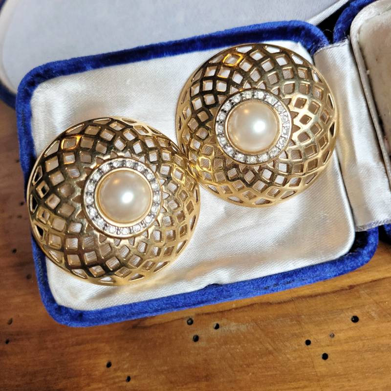 Opulente Pierre Lang Ohrclips Perlen & Strass Design Madagaskar Brocante Sammler Designer Floral Geometrisch Pl Go Modeschmuck Ohrringe von fairytailjewelry