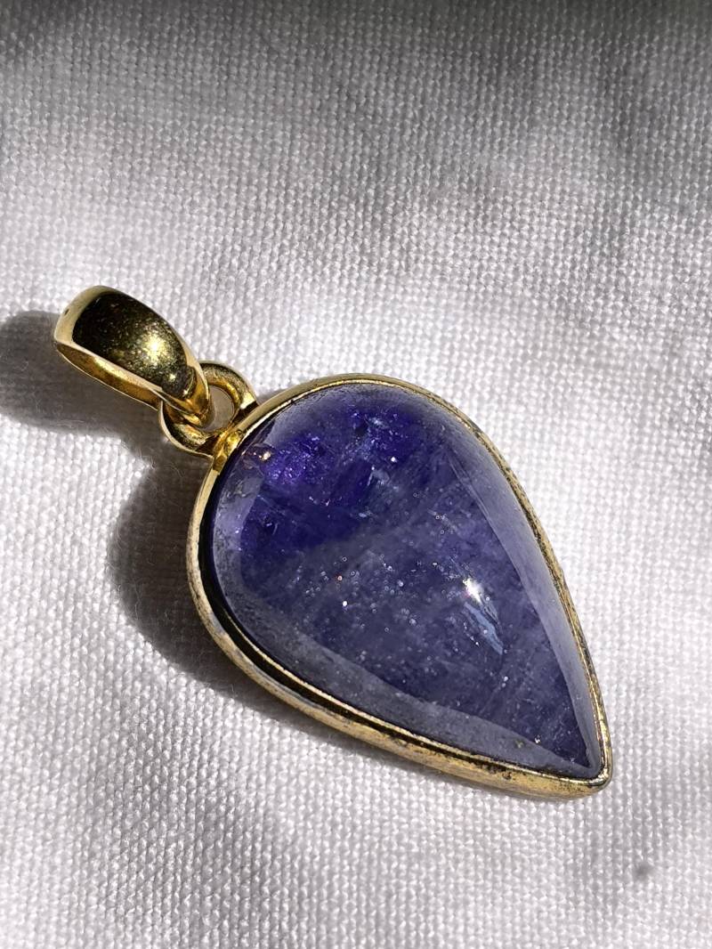 Tansanit 925 Silber Vergoldet Ketten Anhänger/ Gleiter Tropfen Cabouchon Natur Blau Violett Tansanit 925 Silber Vergoldet Ketten Anhänger/ Gleiter Tropfen Cabouchon Natur Blau Violett von fairytailjewelry