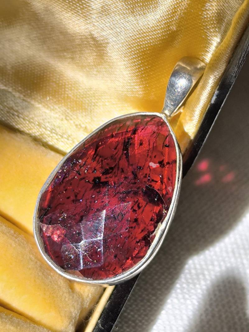 Traum 925 Silber Granat Ketten Anhänger Sterling Unikat Handarbeit Edelstein Rot Violett Geschenk Traum 925 Silber Granat Ketten Anhänger Sterling Unikat Handarbeit Edelstein Rot Violett Geschenk von fairytailjewelry