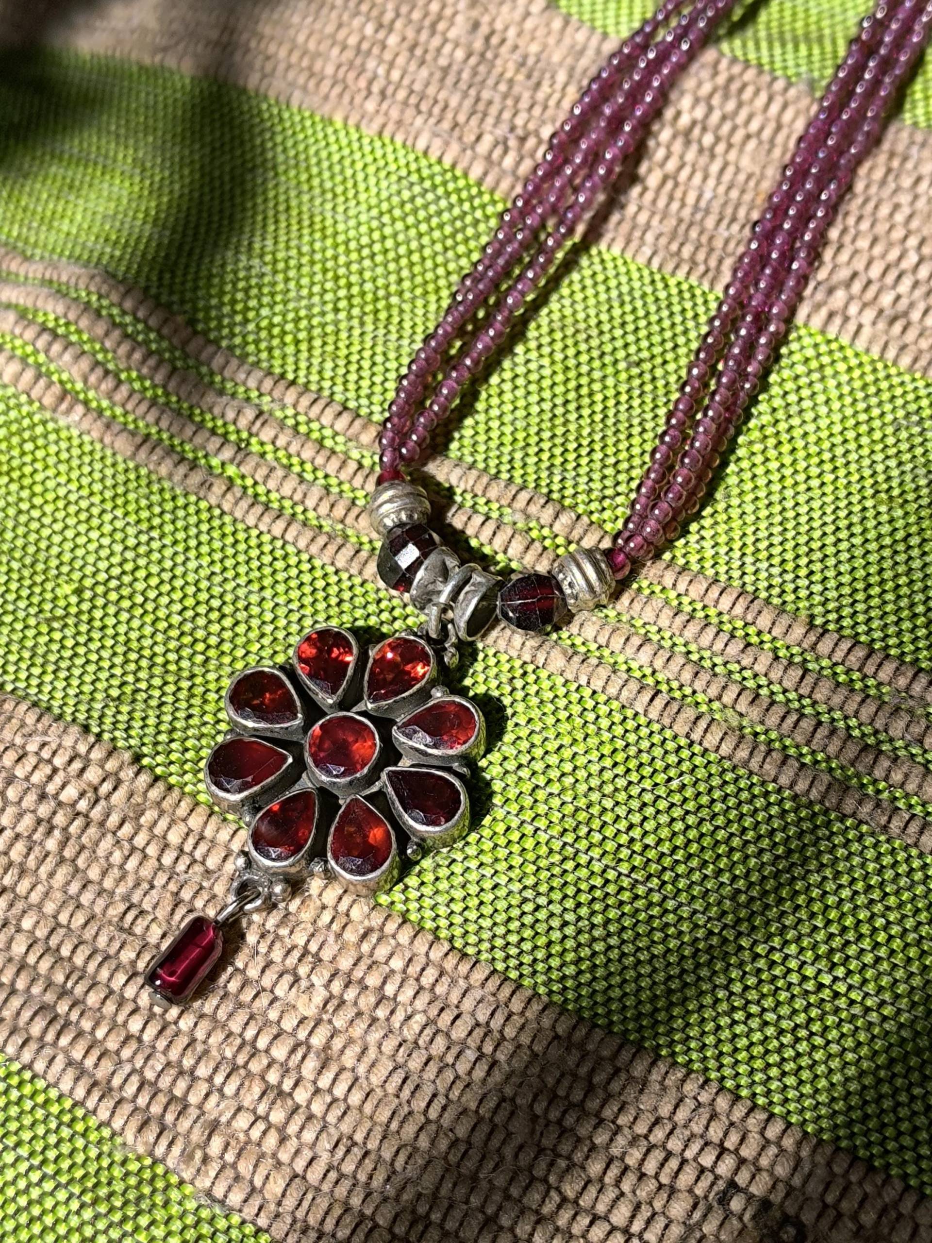 Traum Granat Collier Handarbeit 925 Silber Floral Rot Sterling Elegant Kleid Geschenk Edelstein Traum Granat Collier Handarbeit 925 Silber Floral Rot Sterling Elegant Kleid Geschenk Edelstein von fairytailjewelry