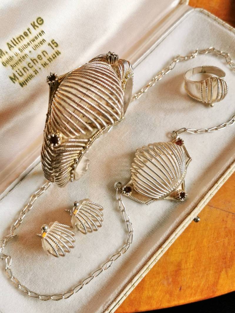 Unikat Silber Schmuck Set Armreif Ohrringe Collier Ring Alles Zusammen Hand Geschmiedet Boho Ethno Bauchtanz Cottage Landhaus Jugendstil Unikat Silber Schmuck Set Armreif Ohrringe Collier Ring Alles Zusammen Hand Geschmiedet Boho Ethno Bauchtanz Cottage Landhaus Jugendstil von fairytailjewelry