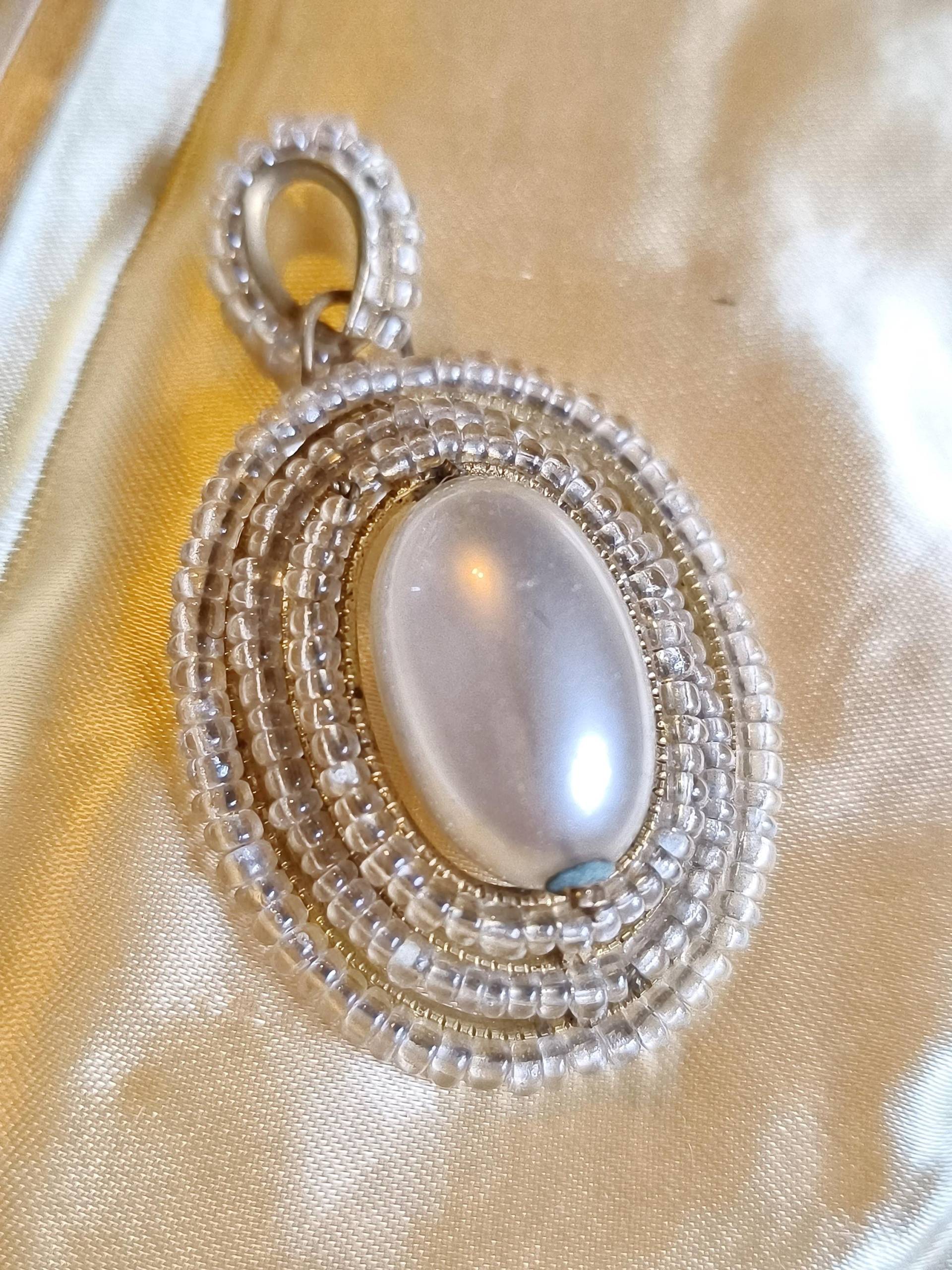 Viktorian Glas Perlen Ketten Anhänger Oval Um 1850 Glass Beads Hochzeit Sommer Antik Schmuck von fairytailjewelry