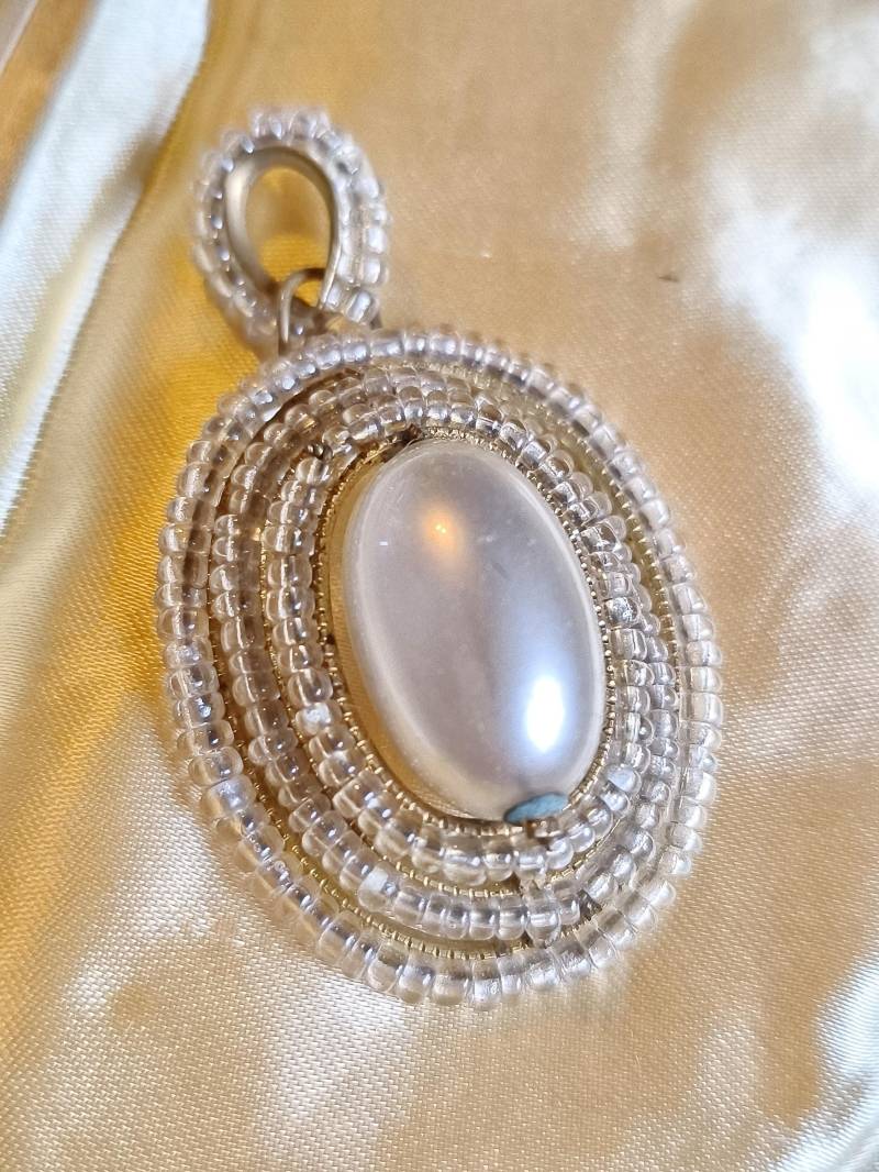 Viktorian Glas Perlen Ketten Anhänger Oval Um 1850 Glass Beads Hochzeit Sommer Antik Schmuck Viktorian Glas Perlen Ketten Anhänger Oval Um 1850 Glass Beads Hochzeit Sommer Antik Schmuck von fairytailjewelry