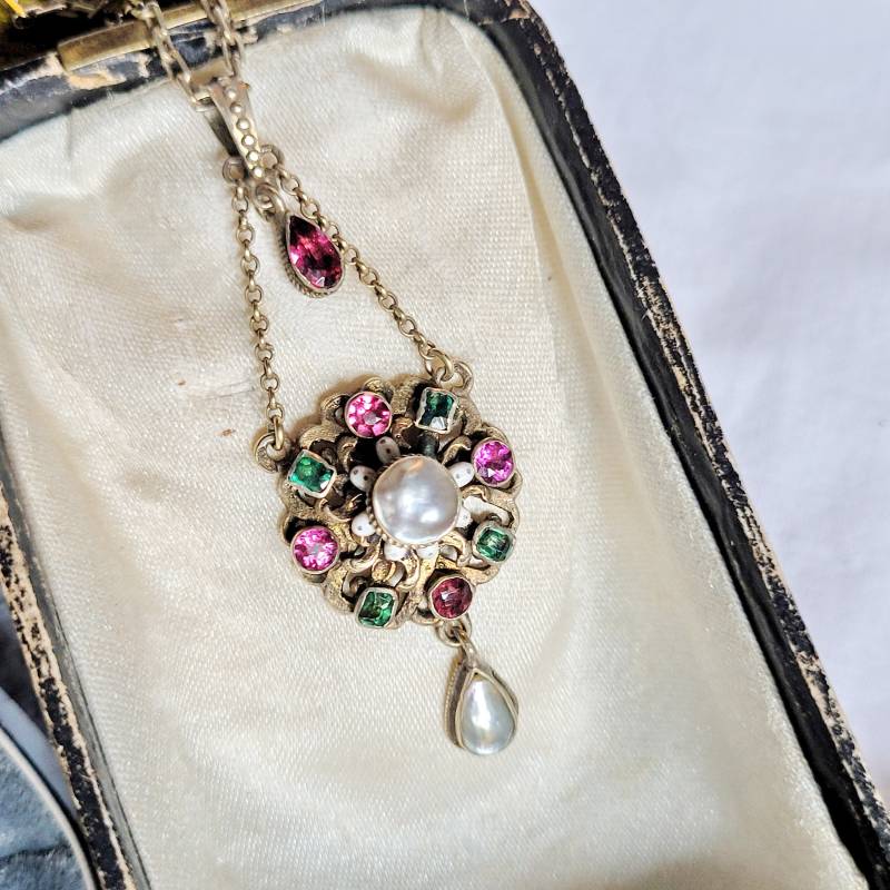 Viktorian Siebenbürgen Smaragd & Rhodolith Collier Österreich 1870 Emaille Tracht Schmuck Ketten Anhänger Perlen Antik von fairytailjewelry