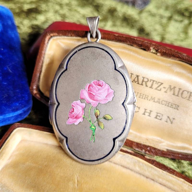 xxl Jugendstil Alpacca Silber & Emaille Rose Medaillon Foto Um 1920 Silver Pendant Cottage Anhänger Fotos Andenken Geschenk Landhaus xxl Jugendstil Alpacca Silber & Emaille Rose Medaillon Foto Um 1920 Silver Pendant Cottage Anhänger Fotos Andenken Geschenk Landhaus von fairytailjewelry