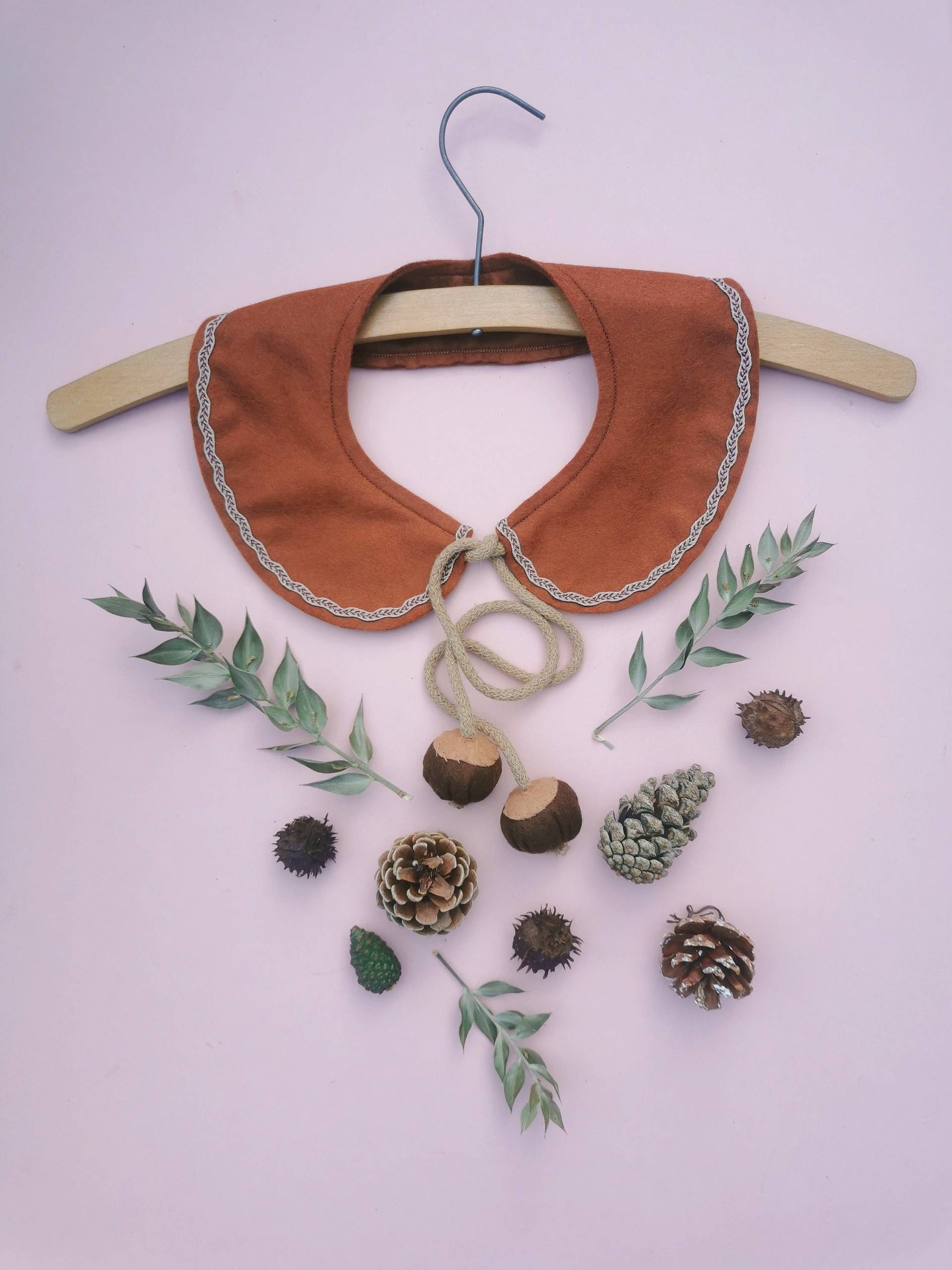 Filzkragen Von Conker Herbst/Kastanie Hygge Cottagecore Langsam Leben Wald Filzkragen Von Conker Herbst/Kastanie Hygge Cottagecore Langsam Leben Wald von fairytalecollars