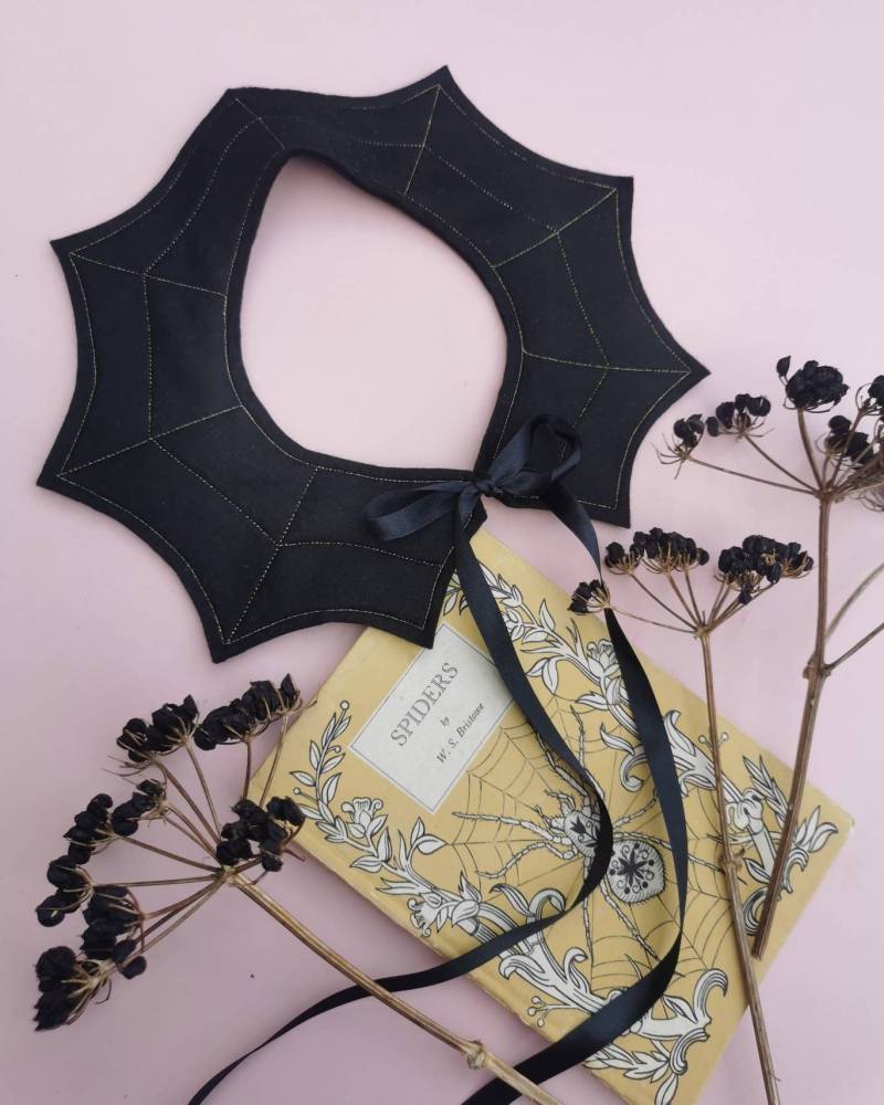 Goldene Stunde Spinnennetzhalsband Goldene Stunde Spinnennetzhalsband von fairytalecollars