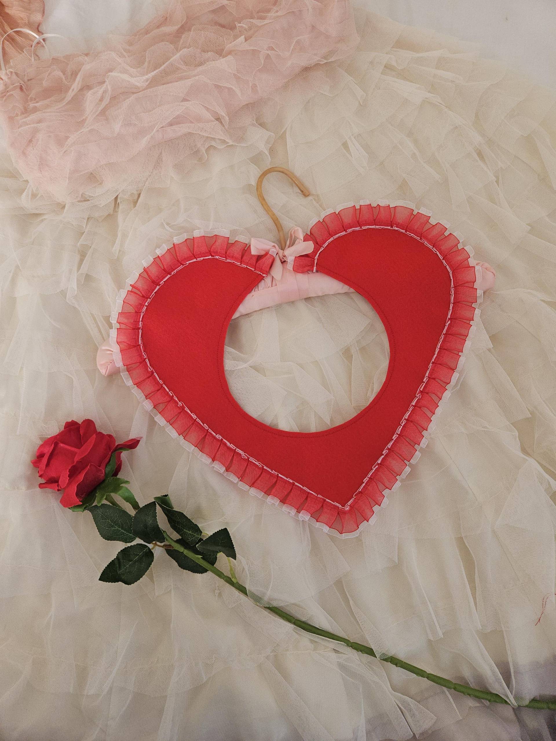 Rotes Herz Filzkragen Rot Ruffle Love Heart/Lovecore Sweetheart Heartcore Rotes Herz Filzkragen Rot Ruffle Love Heart/Lovecore Sweetheart Heartcore von fairytalecollars