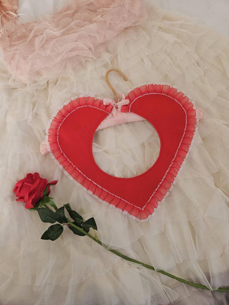 Rotes Herz Filzkragen Rot Ruffle Love Heart/Lovecore Sweetheart Heartcore Rotes Herz Filzkragen Rot Ruffle Love Heart/Lovecore Sweetheart Heartcore von fairytalecollars
