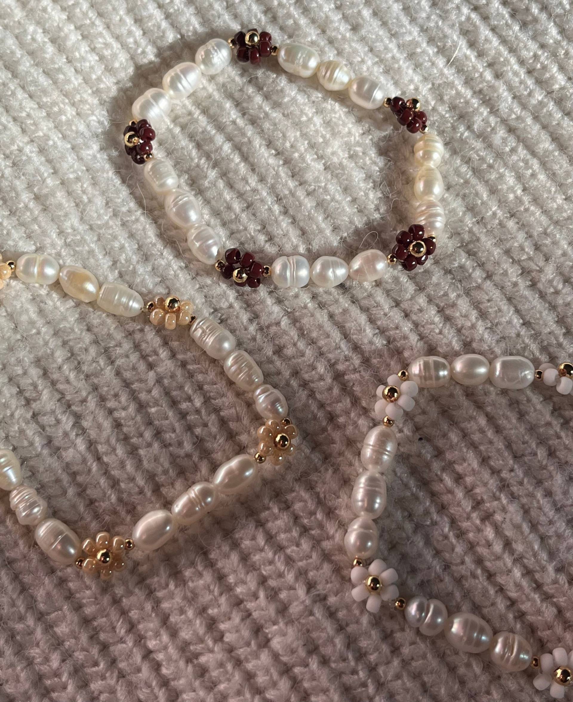 Daisy Bracelet Made From Genuine Freshwater Pearls & 18K Gold-Plated Daisy Bracelet Made From Genuine Freshwater Pearls & 18K Gold-Plated von falltosummer
