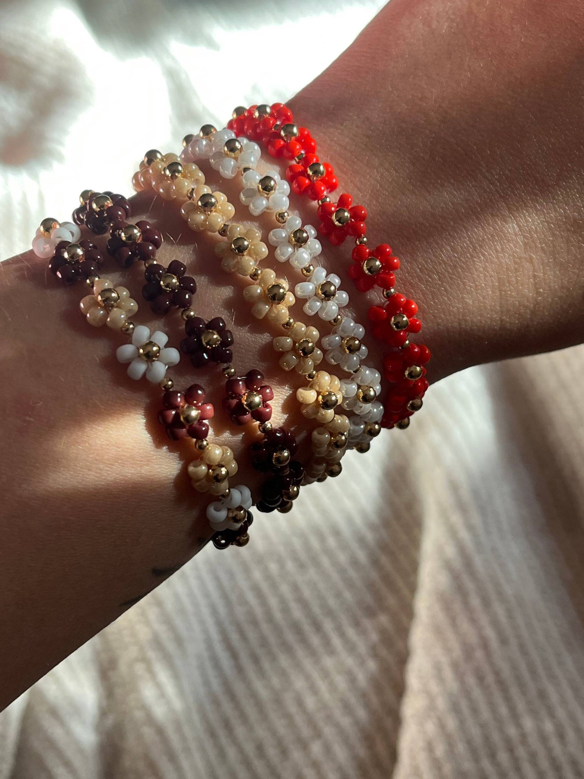 Handmade Flower Bracelet Made Of Miyuki Glass Beads & 18K Gold-Plated Handmade Flower Bracelet Made Of Miyuki Glass Beads & 18K Gold-Plated von falltosummer