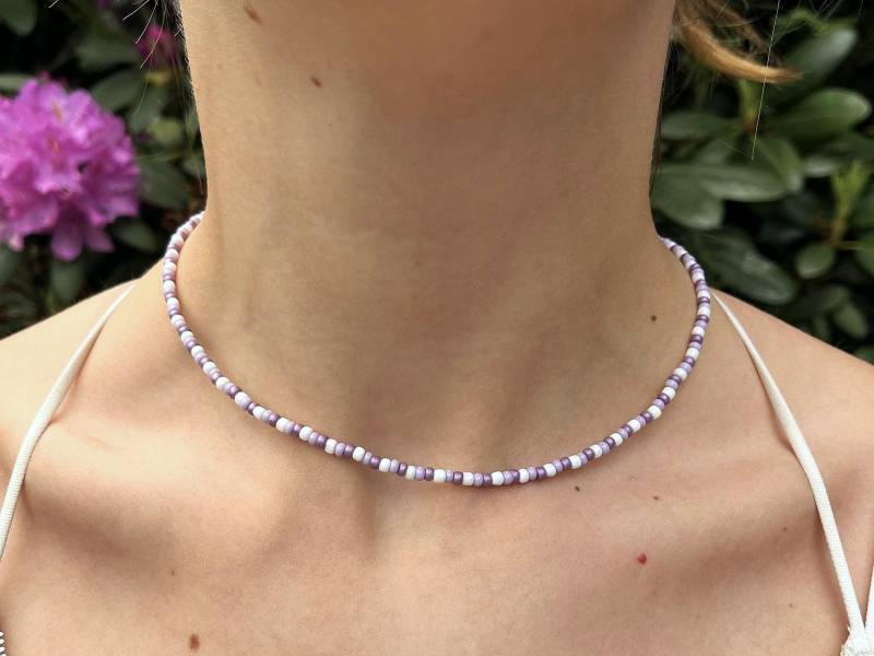 Lila Handgemachte Perlenkette - Halskette Mit Perlen, Geschenk, Boho Schmuck, Goldschmuck, Bunte Kette, Pastell Gold | Family Beads Lila Handgemachte Perlenkette - Halskette Mit Perlen, Geschenk, Boho Schmuck, Goldschmuck, Bunte Kette, Pastell Gold | Family Beads von familybeadsStudio