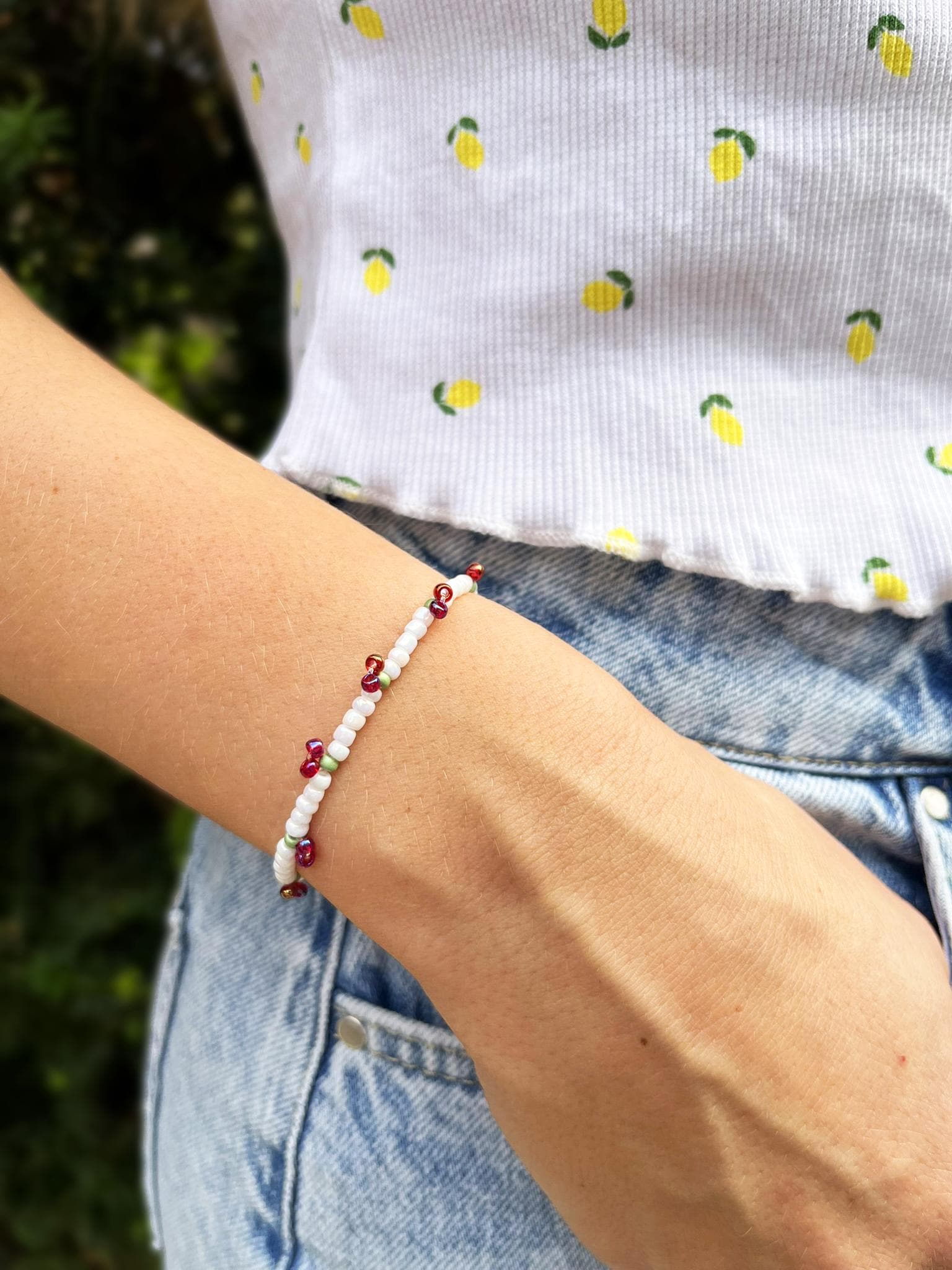Perlenarmband Mit Kirschen - Handgemacht, Elastisch, Minimalistisch, Bunt, Weihnachstsgeschenk, Adventskalender | Family Beads Perlenarmband Mit Kirschen - Handgemacht, Elastisch, Minimalistisch, Bunt, Weihnachstsgeschenk, Adventskalender | Family Beads von familybeadsStudio