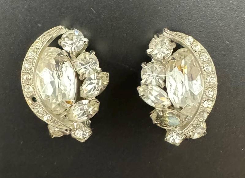 Atemberaubende Mid Century Vintage Marquis Strass Ohrringe Unmarkiert Weiss Eisenberg? Designer Cluster Clip-Ons Black Tie Event Schmuck Wie Ist von familyjewelsatlanta