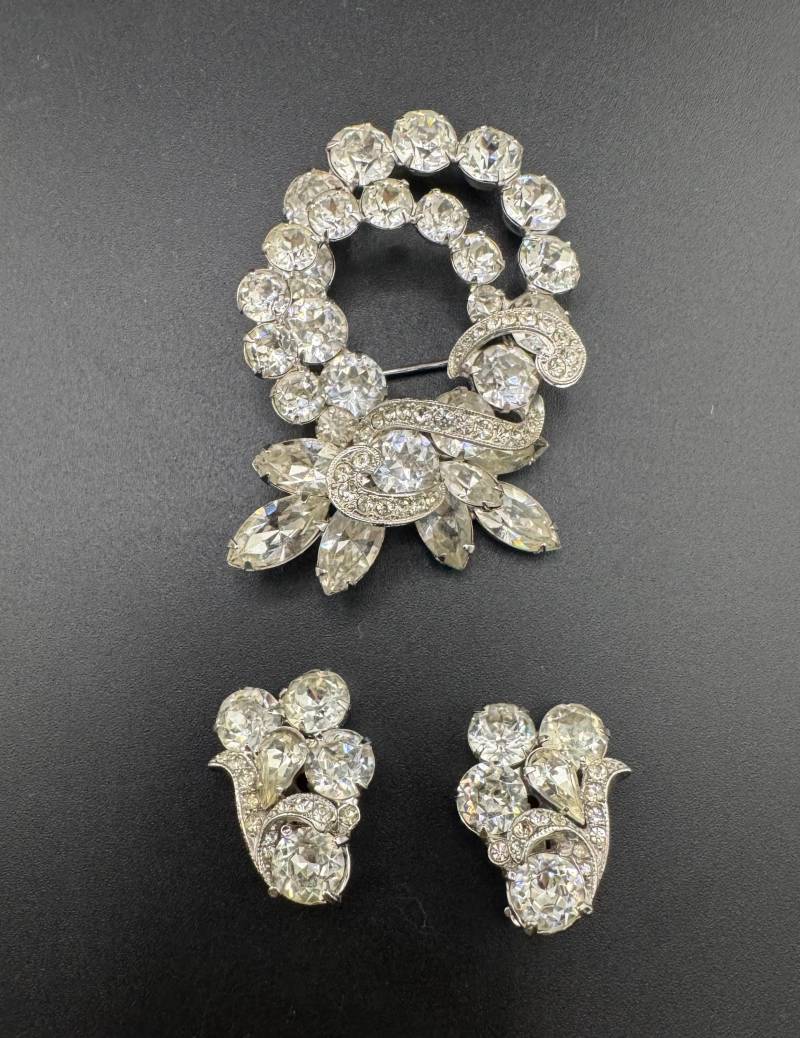 Eisenberg Strass Brosche Und Ohrringe Parure Signierte Designer Brilliant Kristallsteine Midcentury Eis von familyjewelsatlanta
