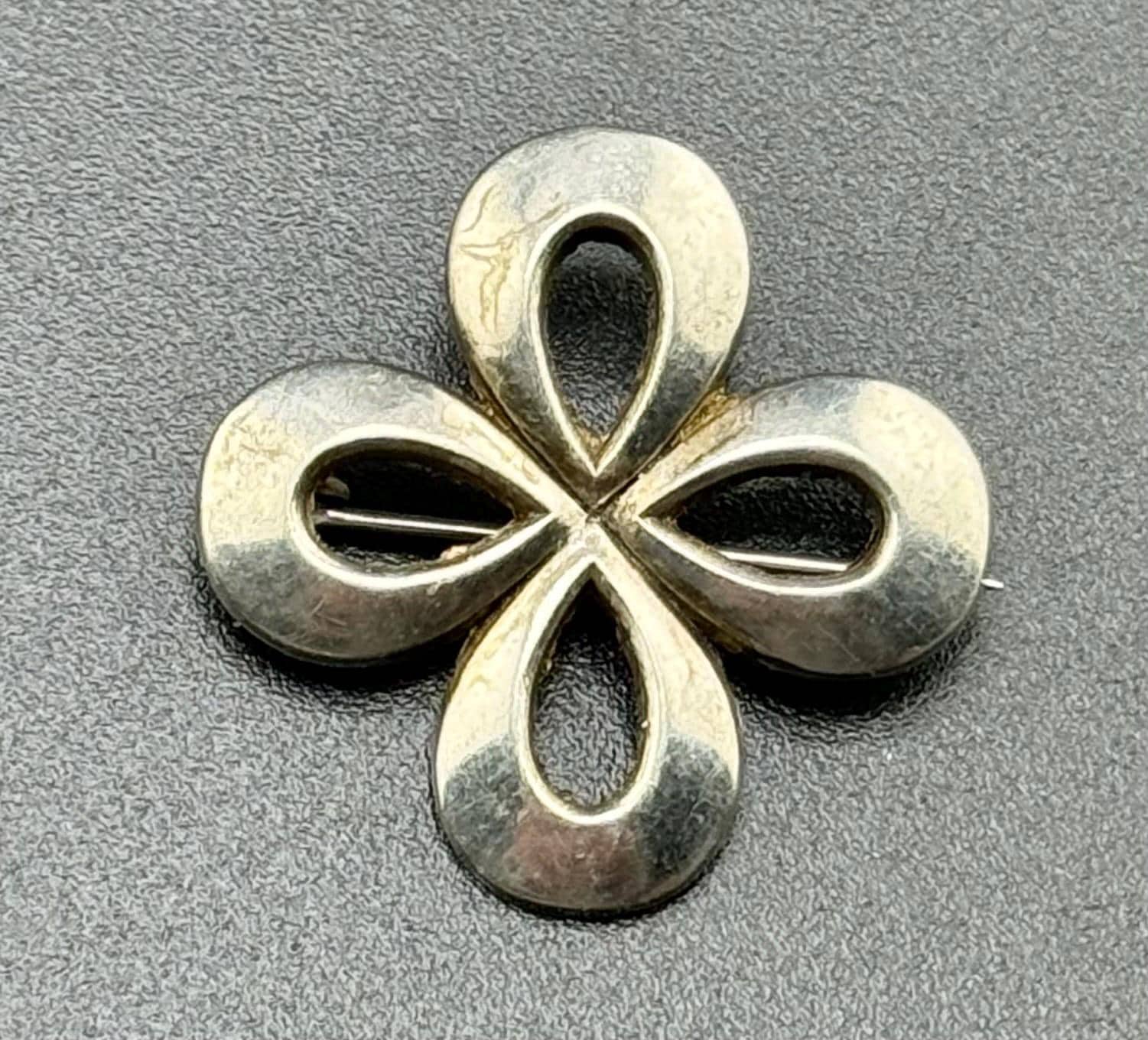 Kleine Vintage Sterling Silber Vierblättrige Kleeblatt Brosche Unisex Anstecknadel Signiert Josephs Ss von familyjewelsatlanta