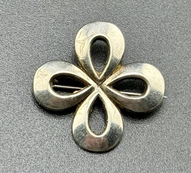 Kleine Vintage Sterling Silber Vierblättrige Kleeblatt Brosche Unisex Anstecknadel Signiert Josephs Ss von familyjewelsatlanta