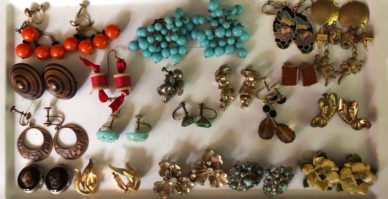 Unsignierte Vintage Ohrring Sammlung Schmuck Job Lot Wholesale 19 Paar Retro Midcentury von familyjewelsatlanta