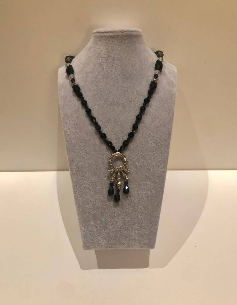 Vintage Art Deco Revival Schwarz Glas Und Kristall Anhänger Halskette Lavaliere Black Tie Event Schmuck Jet Perlen Strang von familyjewelsatlanta