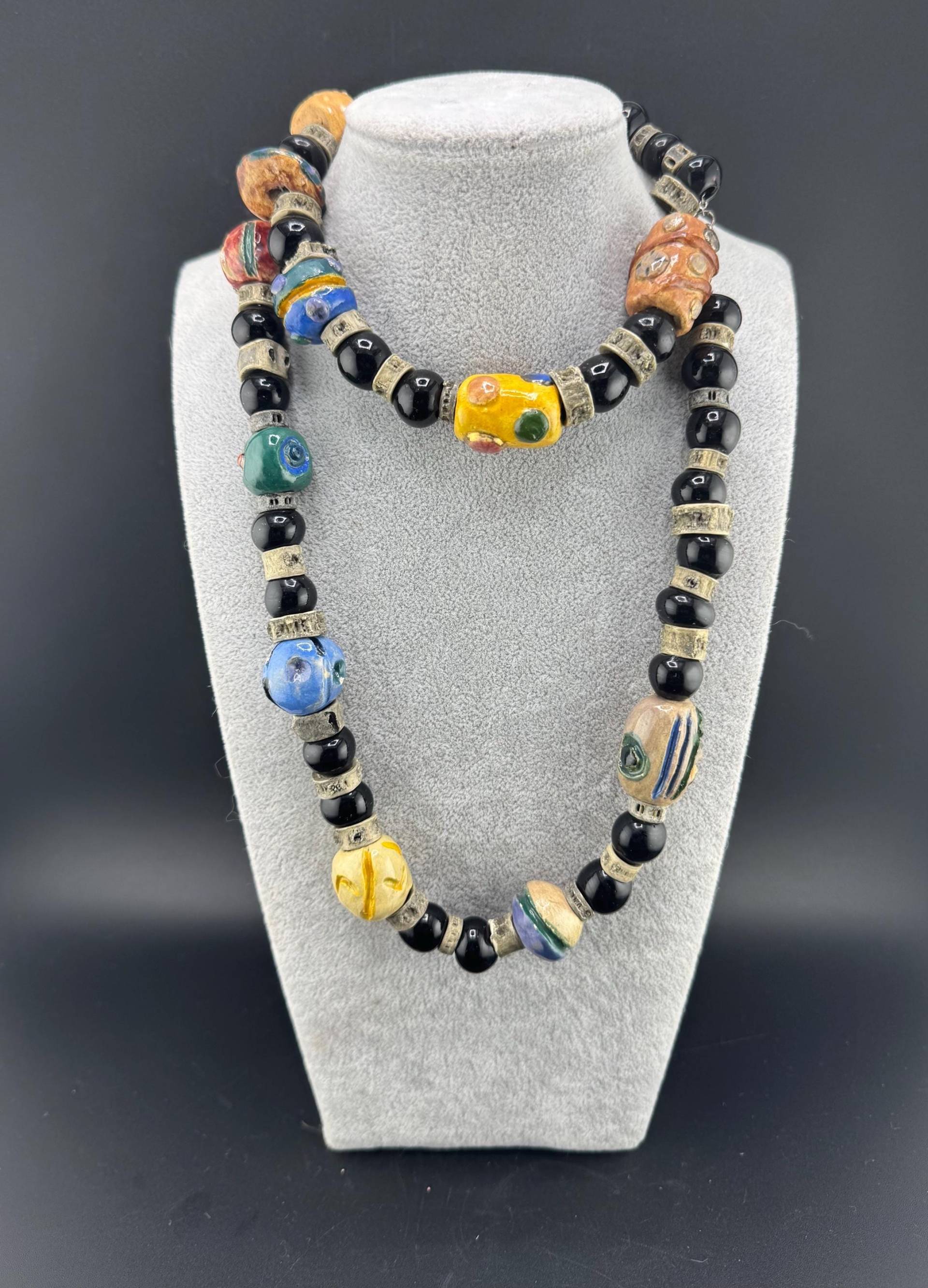 Vintage Keramik Folklore Kunst Perlen Halskette Polka Dots & Fun Pottery Strang Sculpted Ooak Künstler Gemacht Mit Sterling Kette von familyjewelsatlanta