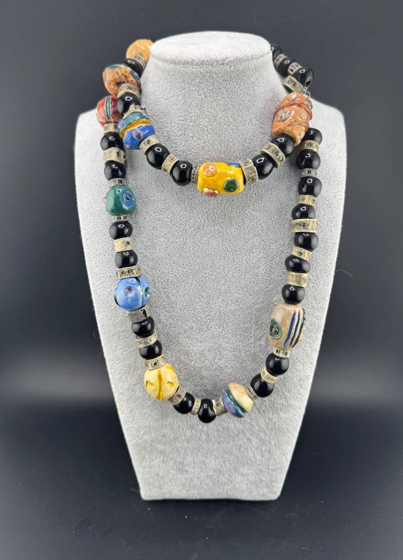 Vintage Keramik Folklore Kunst Perlen Halskette Polka Dots & Fun Pottery Strang Sculpted Ooak Künstler Gemacht Mit Sterling Kette Vintage Keramik Folklore Kunst Perlen Halskette Polka Dots & Fun Pottery Strang Sculpted Ooak Künstler Gemacht Mit Sterling Kette von familyjewelsatlanta