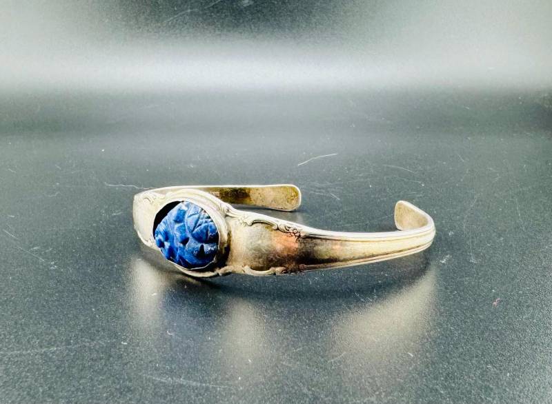 Vintage Lunt Sterling Silber Besteck Manschette Lapis Lazuli Wie Stein Victorian Revival Armreif Für Restaurierung 25G von familyjewelsatlanta