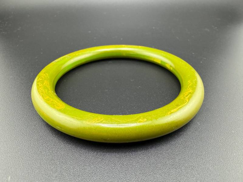 Vintage Mid Century Bakelit Grün Gelb Marmorierter Armreif Armband Intarsienform Stapelbar Catalin Spacer Ca 1950Er Jahre von familyjewelsatlanta