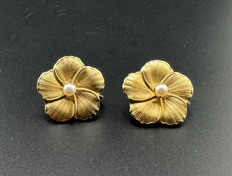 Vintage Mid Century Gold Zuchtperle Blumen Ohrringe Fill Rosetten Rosen Schmuckschatulle Oma's von familyjewelsatlanta