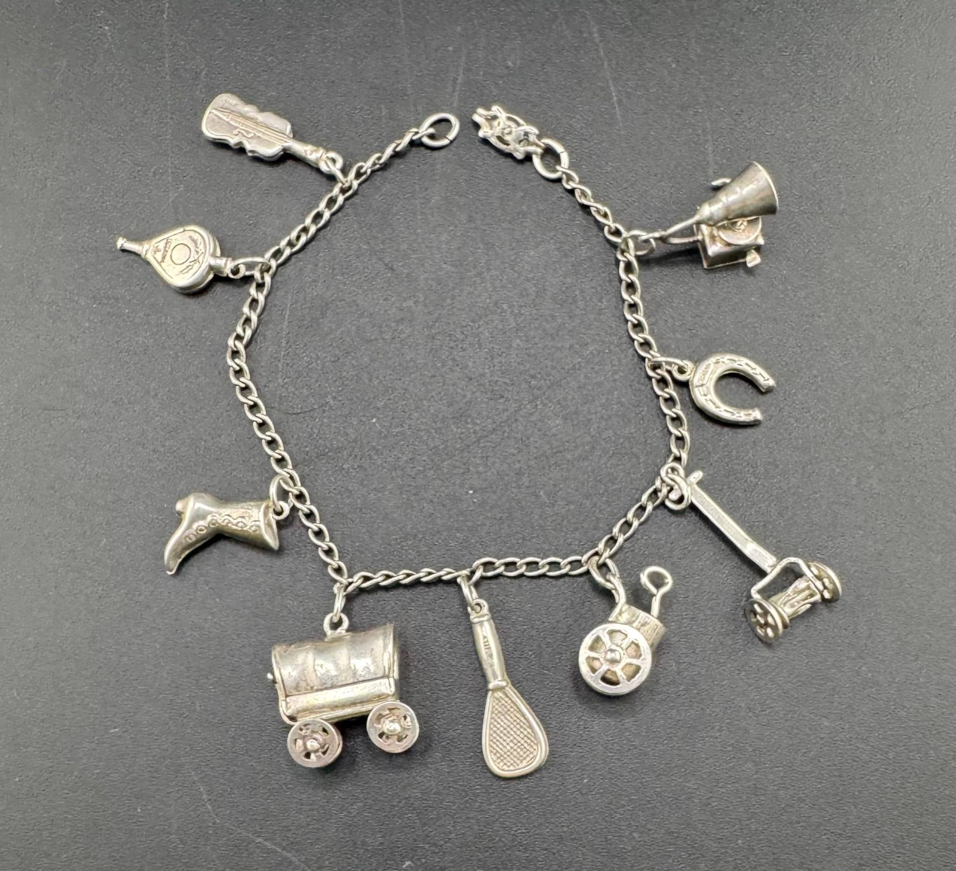 Vintage Sterling Silber Cowboy Charm Armband Western Southwestern Wunderliche 3D Charms Conestoga Wagon Victrola Edwardian Button Up Boot 12G von familyjewelsatlanta