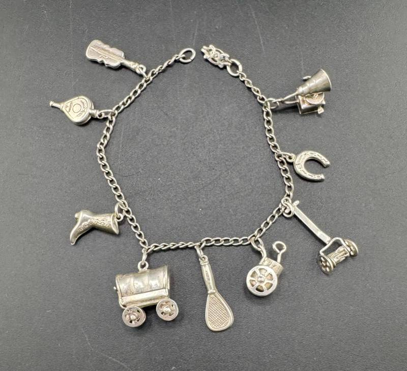 Vintage Sterling Silber Cowboy Charm Armband Western Southwestern Wunderliche 3D Charms Conestoga Wagon Victrola Edwardian Button Up Boot 12G von familyjewelsatlanta