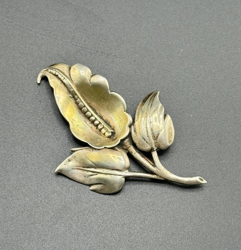 Wunderschöne Große Vintage Mid Century Sterling Silber Lilie Blumen Brosche Handgemachte Figural Floral Mantel Pin 22G 1940Er-50Er Jahre von familyjewelsatlanta