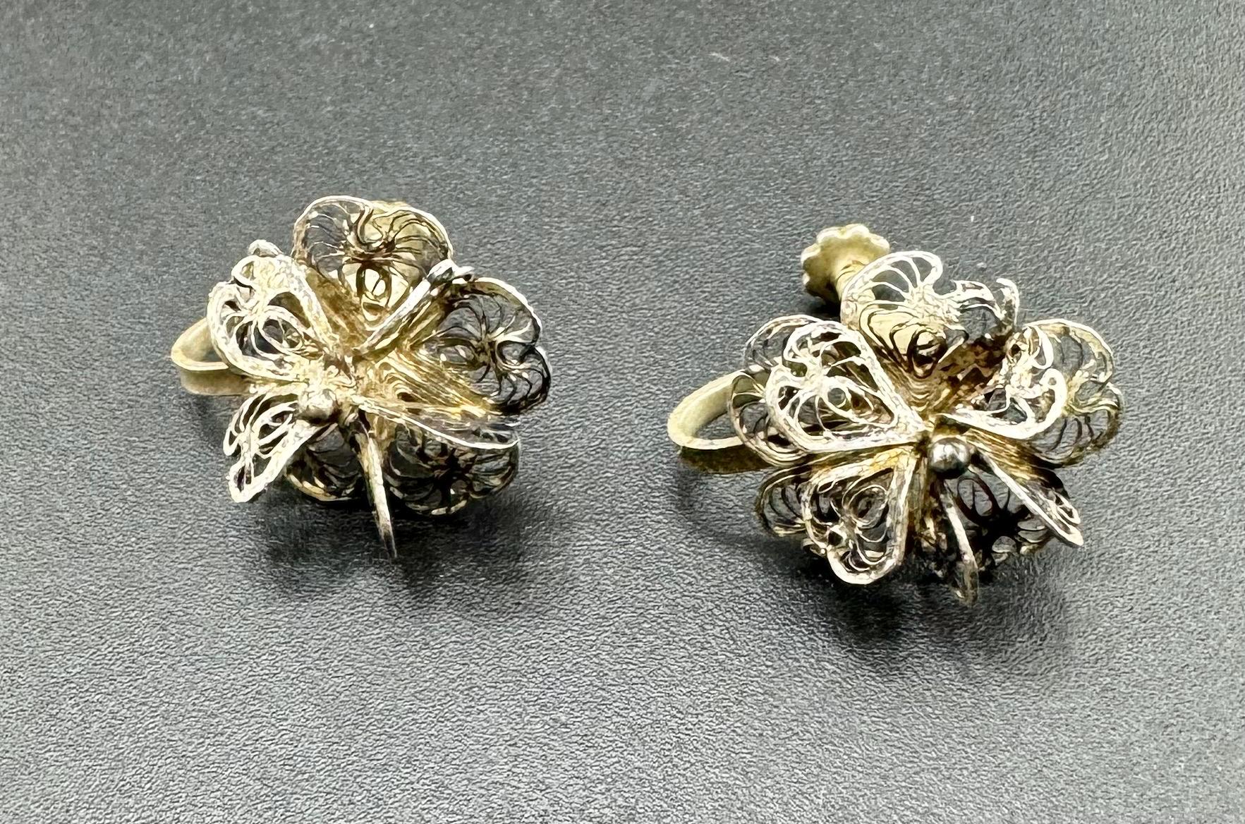 Zarte Vintage Silber Portugiese Filigrane Rosette Ohrringe Mid Century Screwbacks 3D Handgemachte Blumen Wie Besehen von familyjewelsatlanta