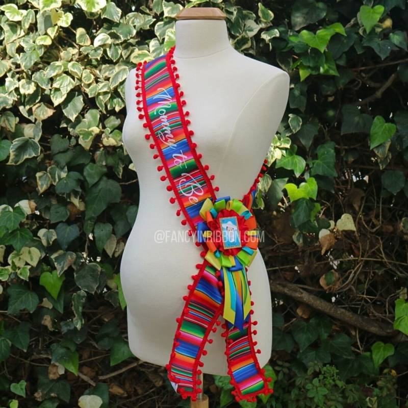 Fiesta Mexicana Baby Boy Themed Mommy To Be Babypartyschärpe - Mutterschaftsschärpe in Königsblau Schulterschärpe El Senor Loteria von fancyinribbon