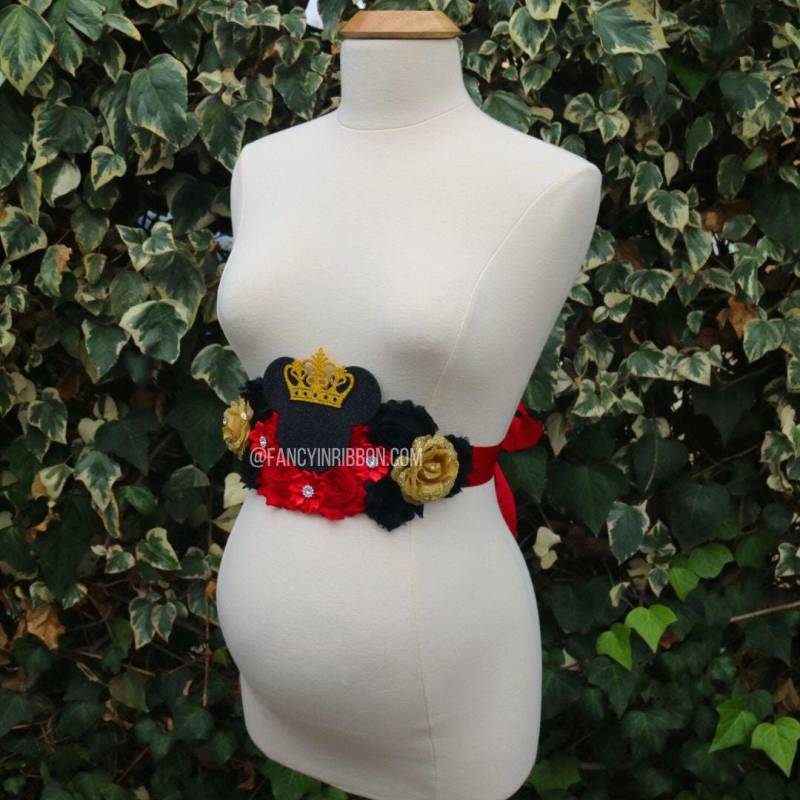 Rot & Gold-Mäuse-Prinz-Babyparty-Mama-Blumenmutterschaftsbauch-Schärpe von fancyinribbon