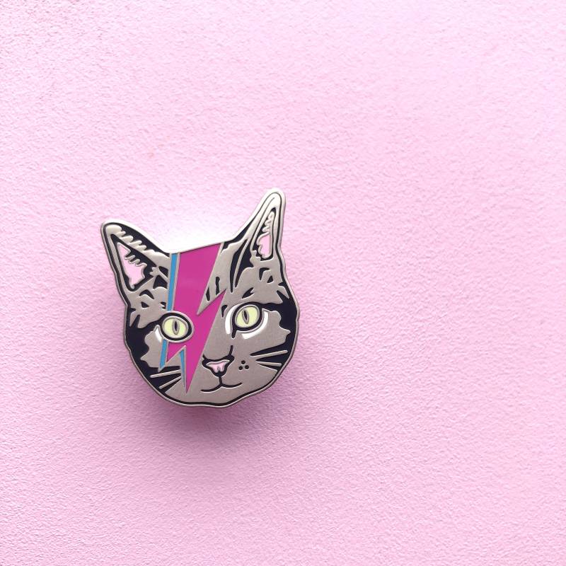 Bowie Katze Pin David Bowie, Aladdin Sane, Kitty Stardust Bowie Katze Pin David Bowie, Aladdin Sane, Kitty Stardust von fancyseeingyouhere