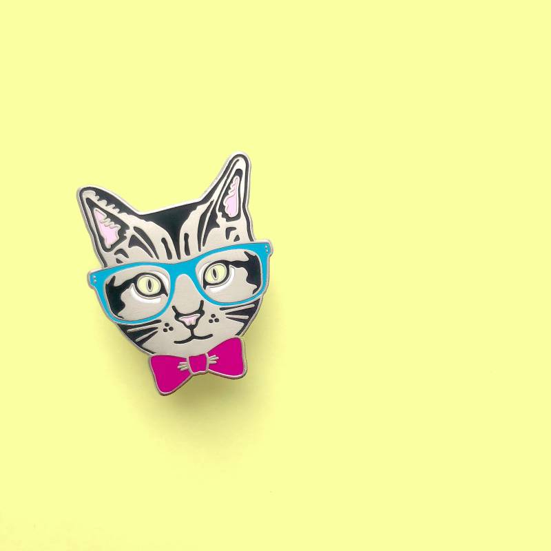 Nerd Kitty Emaille Pin - Hipster Cat Brillenschleife Katzennadel Nerd Kitty Emaille Pin - Hipster Cat Brillenschleife Katzennadel von fancyseeingyouhere