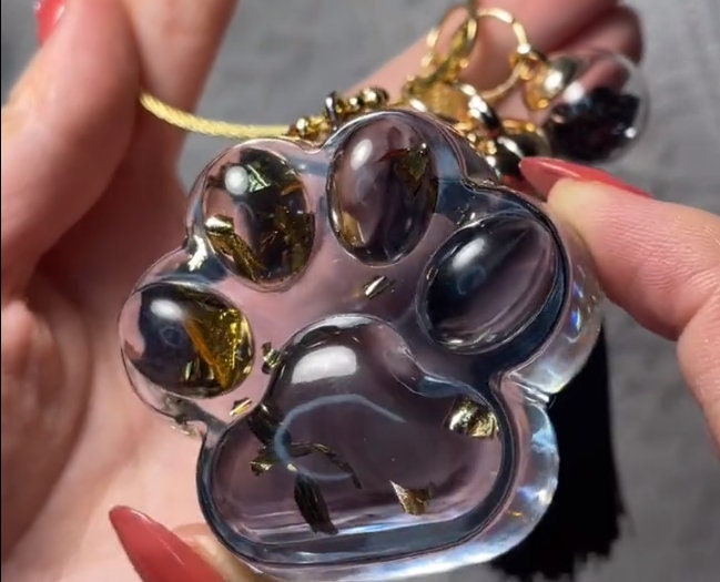 Erste Resin Schlüsselanhänger Mit Goldbaltt Auto Anhänger Katzenpfote Hundepfote Paw von fanfandesignstudio