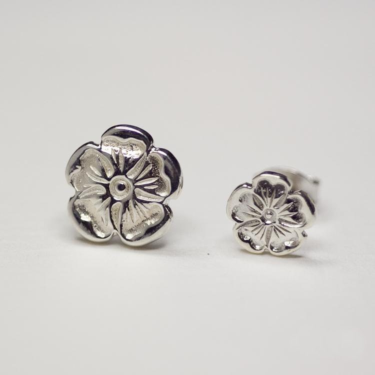 Silber Rose Blume Ohrstecker | Zarte Blumen Ohrringe Sterling Blütenblatt Design Von Der Natur Inspirierter Schmuck Einzigartiges Geschenk Für Sie von fangjewelrystudio