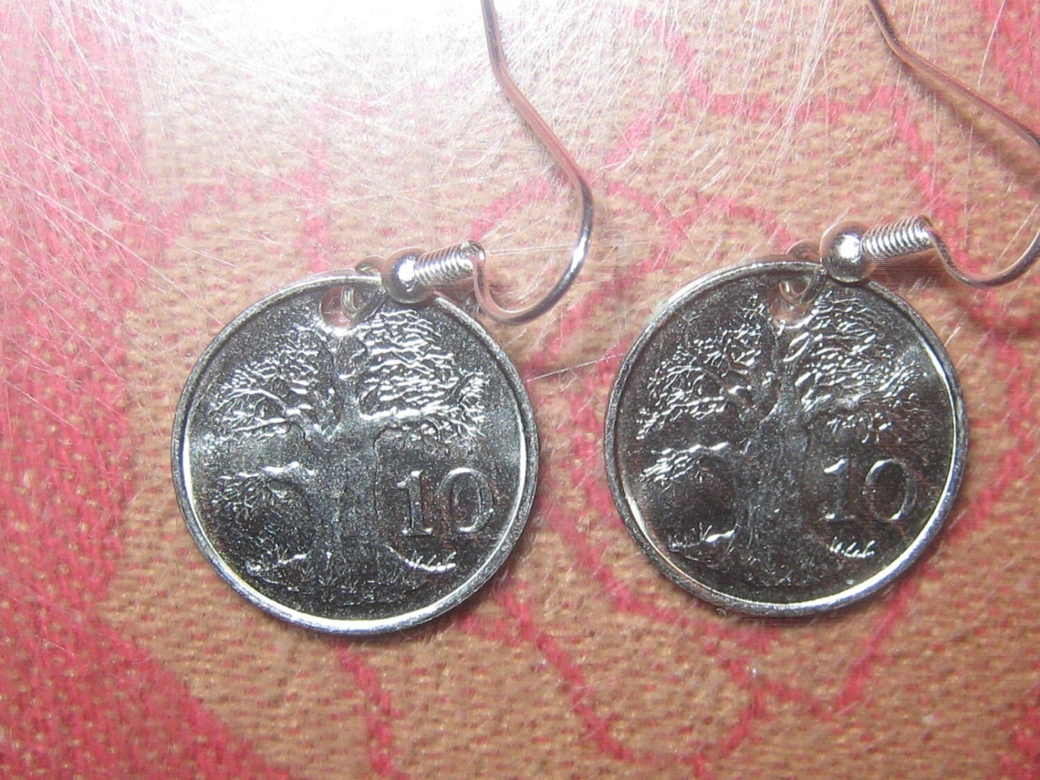 20mm Silber Ton Simbabwe Baum Des Lebens Münze Ohrhänger 20mm Silber Ton Simbabwe Baum Des Lebens Münze Ohrhänger von fantazy007