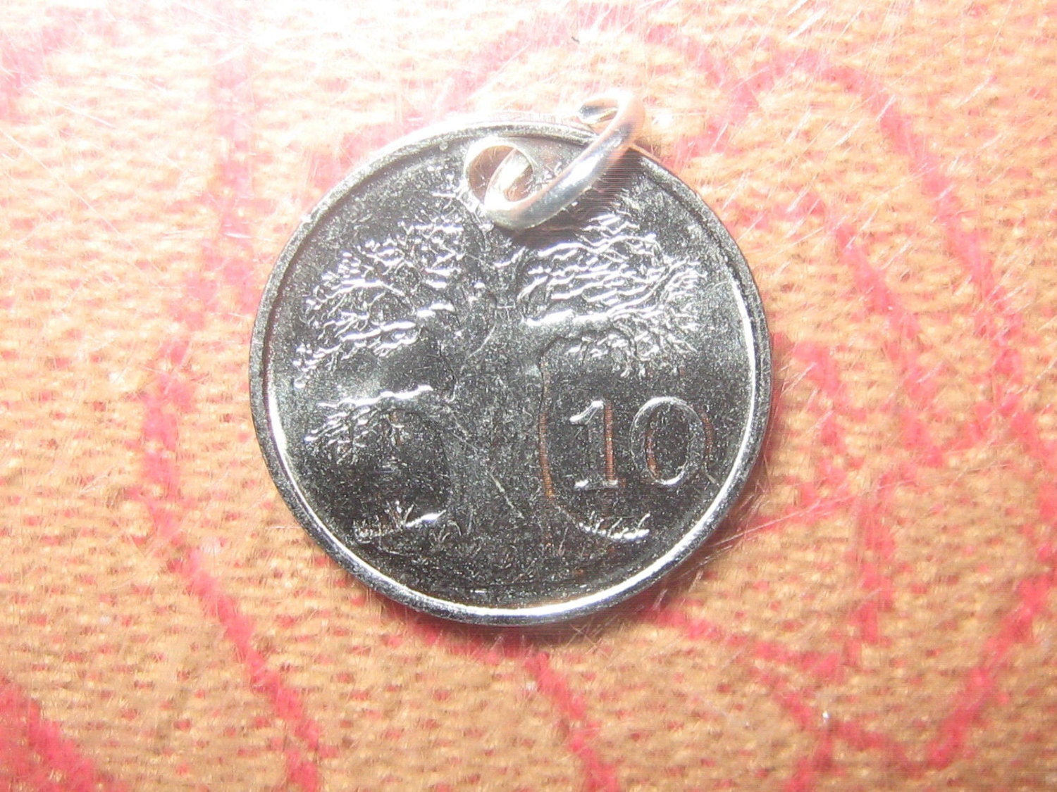 20mm Silber Ton Zimbabwe Baum Des Lebens Münze Anhänger Halskette 20mm Silber Ton Zimbabwe Baum Des Lebens Münze Anhänger Halskette von fantazy007