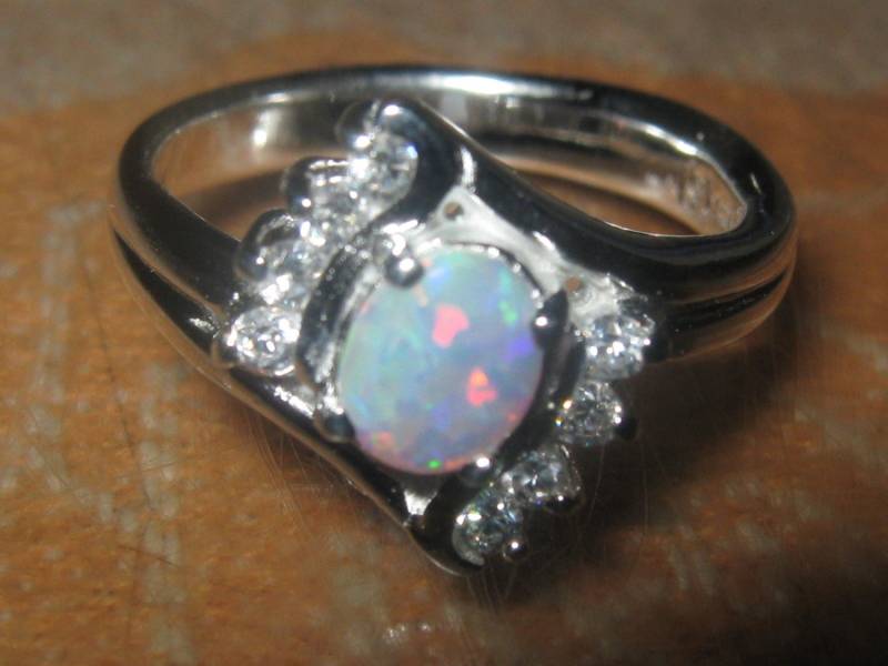 925 Sterling Silber Lab Created White Fire Opal Ring Gr. 6-8 925 Sterling Silber Lab Created White Fire Opal Ring Gr. 6-8 von fantazy007